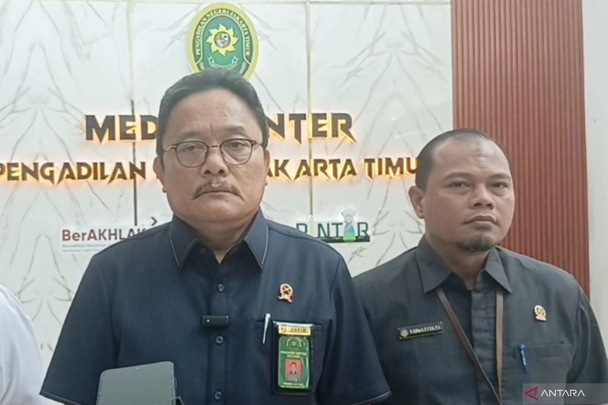 PN Jaktim siapkan tenda dan layar TV saat sidang dokter Tifa