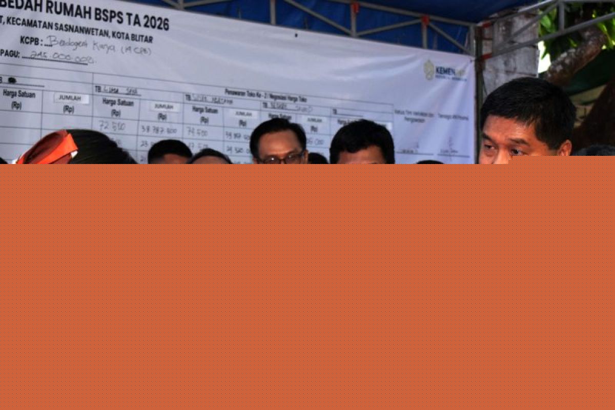 Menteri PKP tinjau lokasi penerima manfaat program BSPS di Blitar