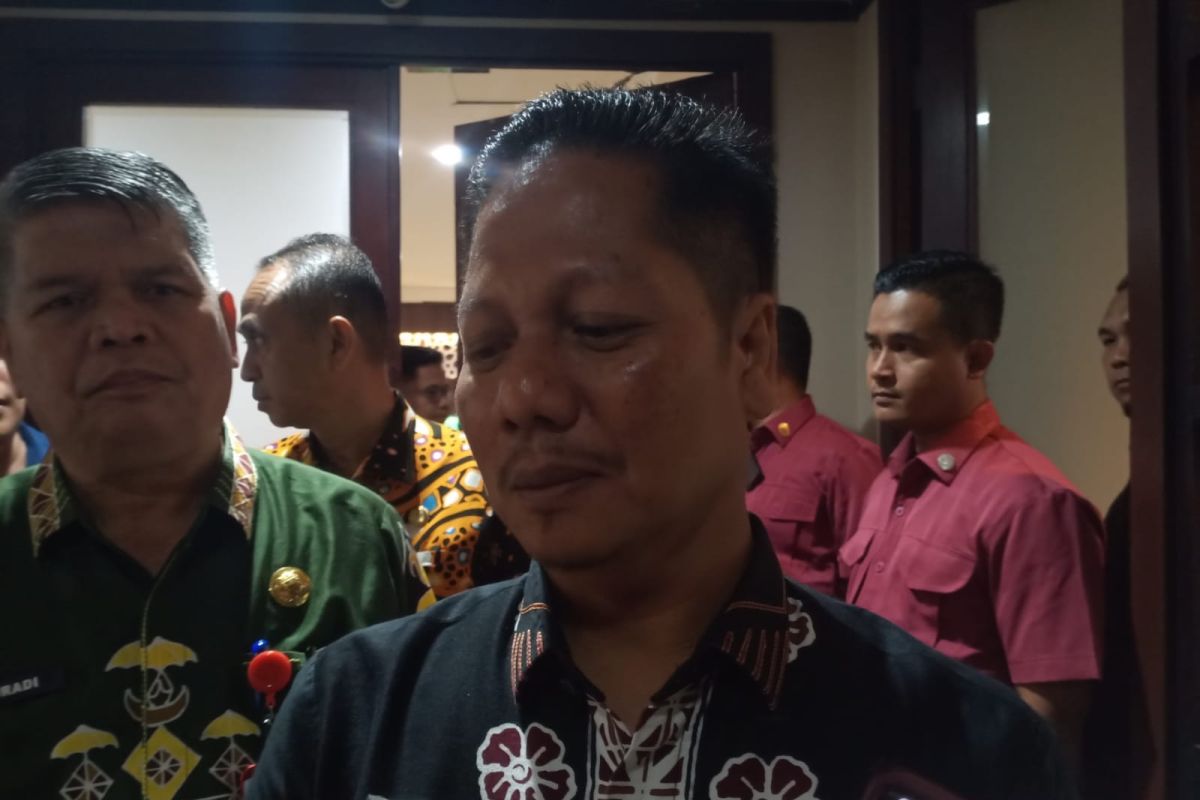 Wabup Kuansing Riau terima SK jadi Plt bupati usai OTT KPK