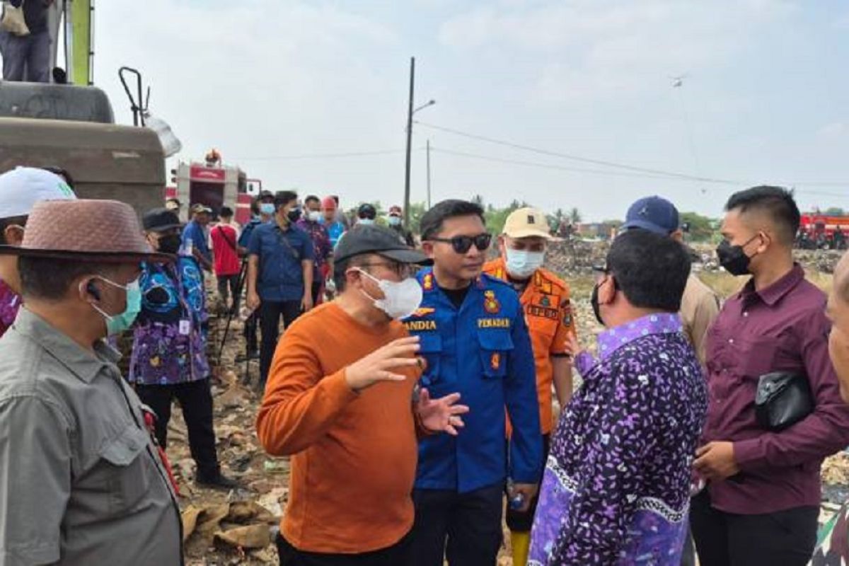Pemkot Tangerang kirim bantuan armada pemadam ke TPA Jatiwaringin