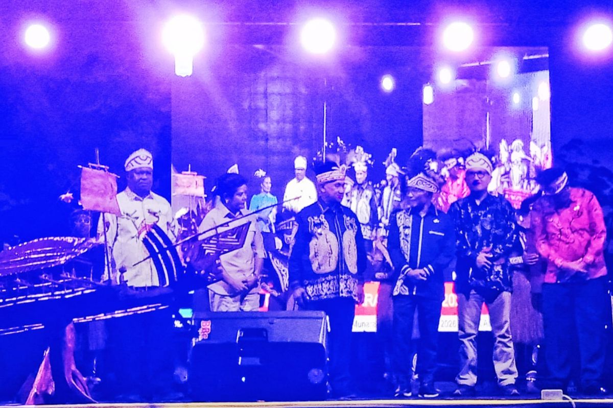 Wabup Jimmy sebut Festival Biak Munara Wampasi tingkatkan ekonomi seniman OAP