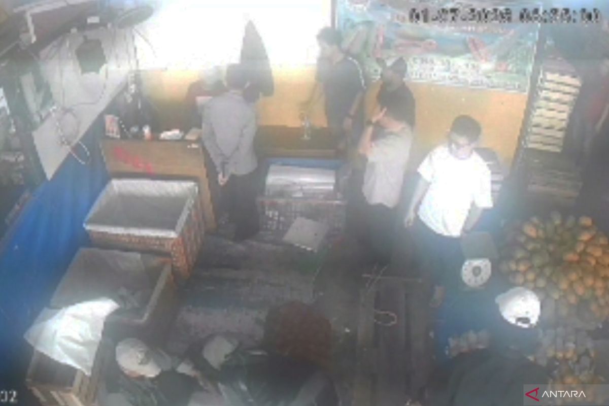 Pedagang buah di Pasar Induk Kramat Jati diduga alami intimidasi