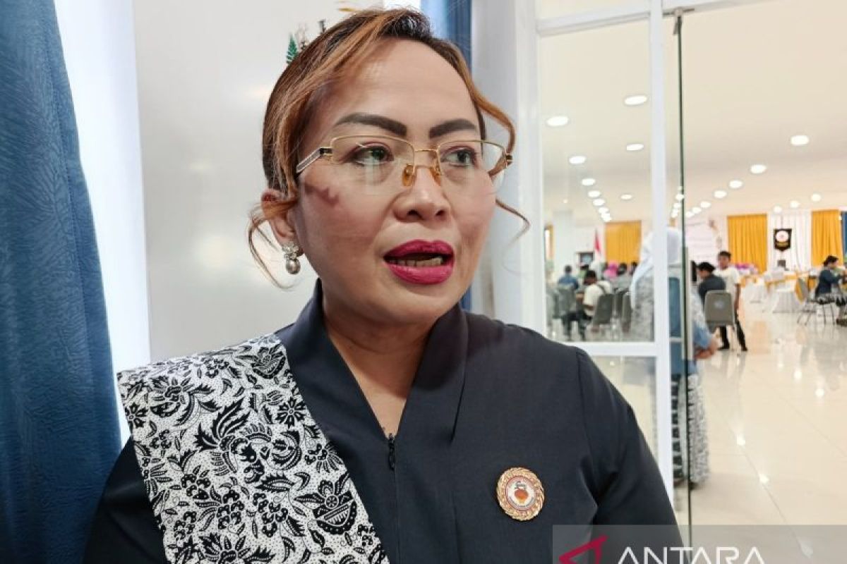206 bidan layani reproduksi perempuan di 40 distrik Jayawijaya