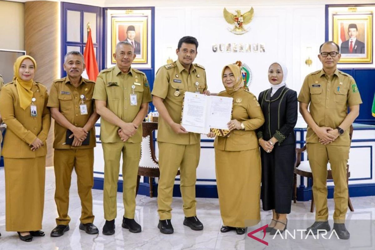 Gubernur Sumut serahkan SK Plt Bupati Langkat ke Wakil Bupati Tiorita