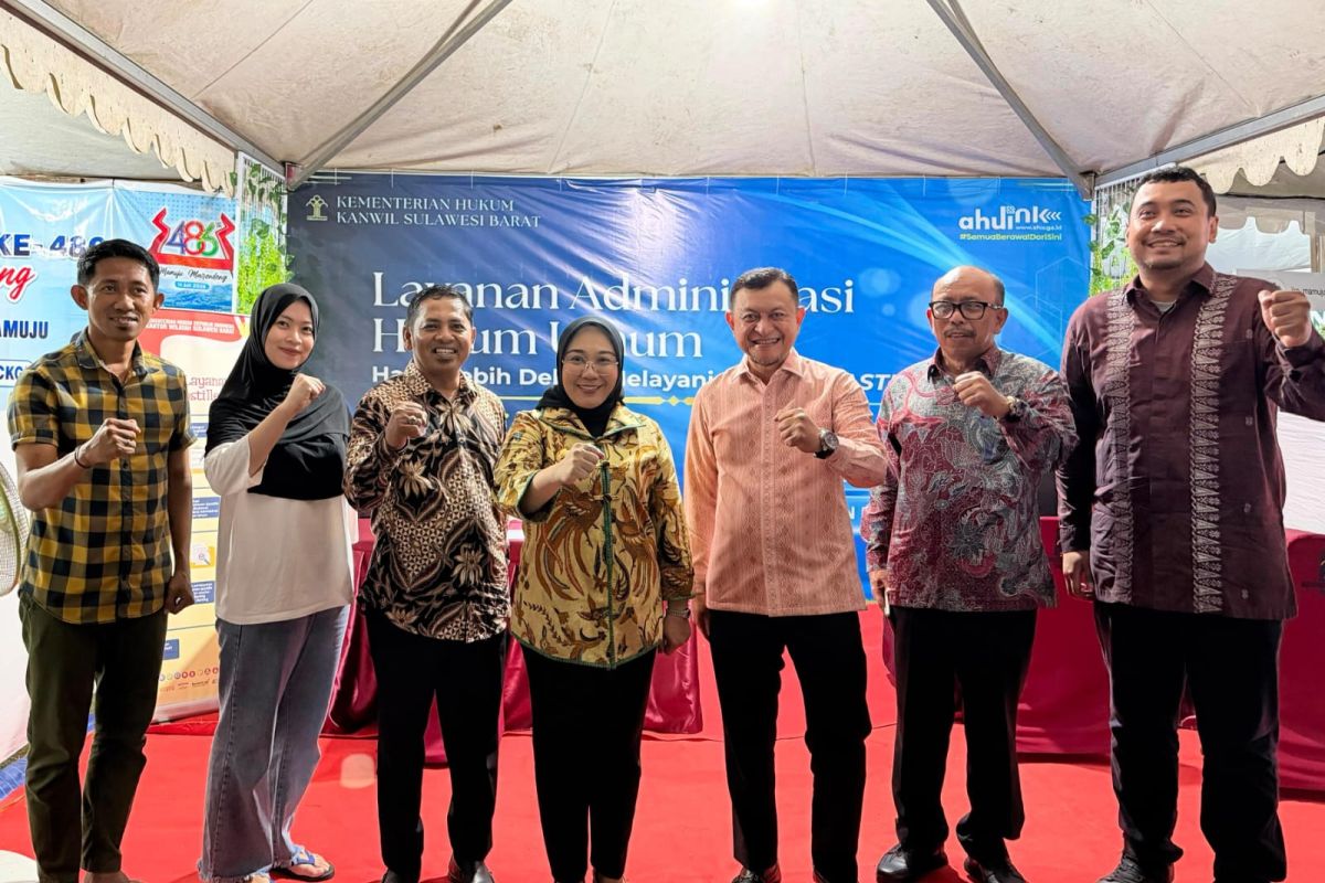 Bupati apresiasi layanan Kemenkum Sulbar di Expo UMKM Mamuju Merendeng