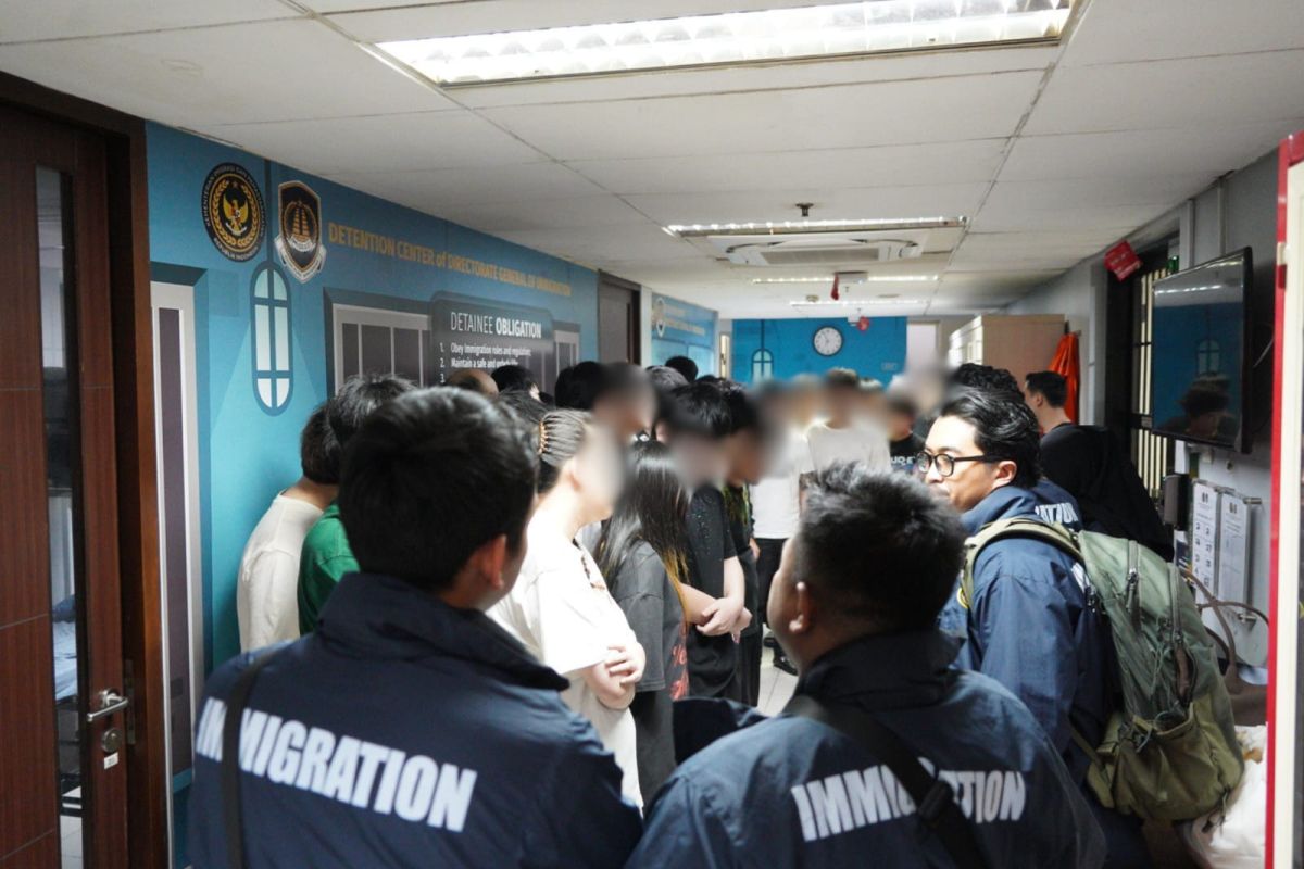 Imigrasi tangkal seumur hidup 92 WNA sindikat judol di Batam
