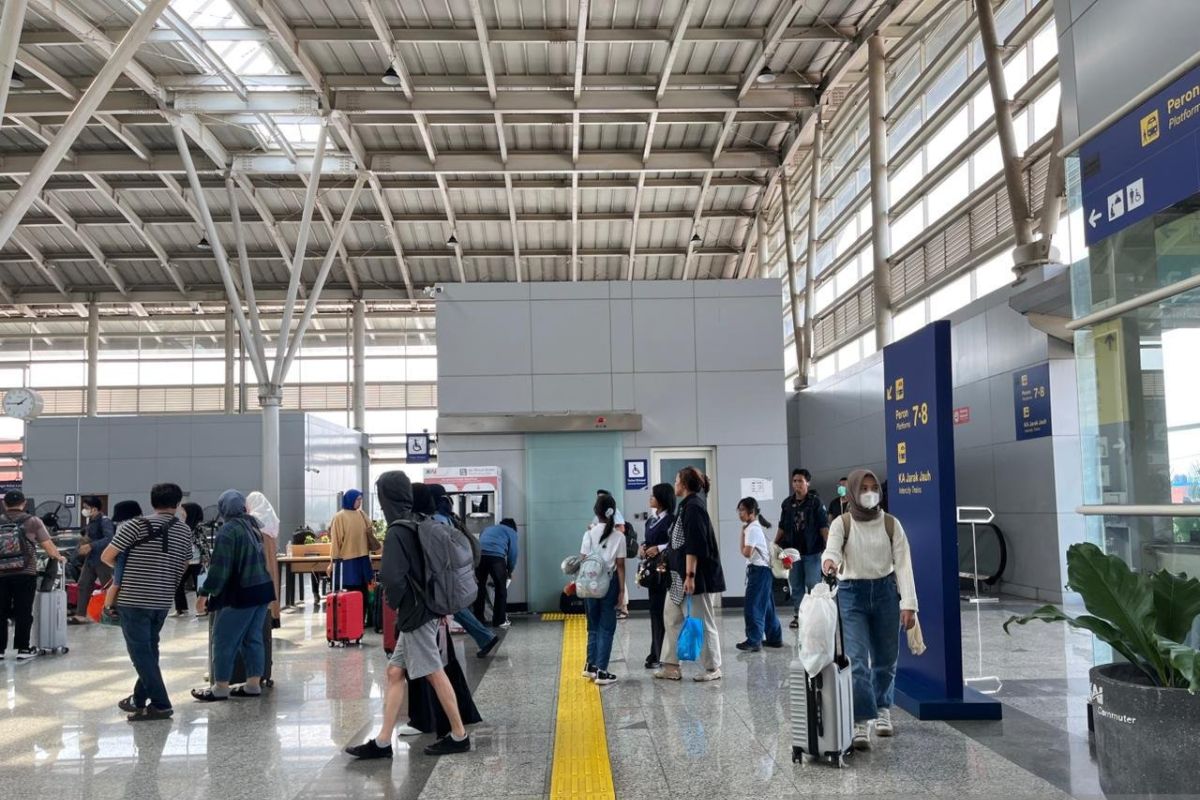 Semester satu, mobilitas penumpang KA di Stasiun Bekasi-Cikampek 10,8 persen - ANTARA News Banten