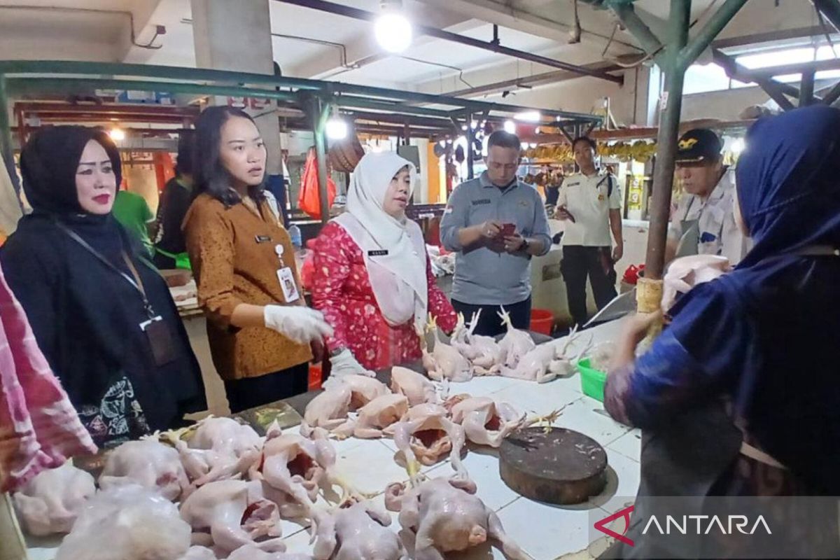 Pemkot Jaktim pastikan pangan di pasar tradisional bebas zat berbahaya