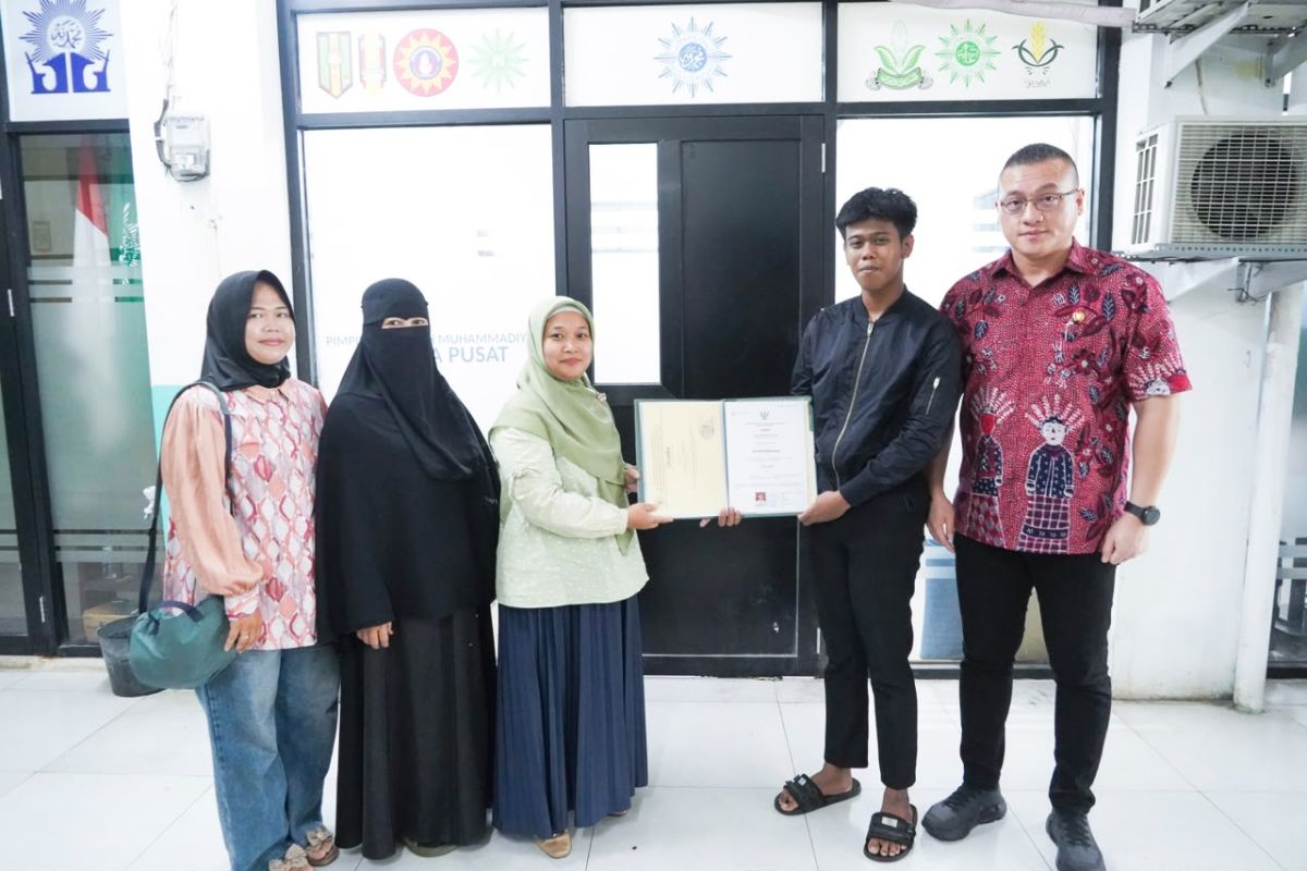 Legislator tebus ijazah siswa yatim di Jakarta agar bisa melamar kerja