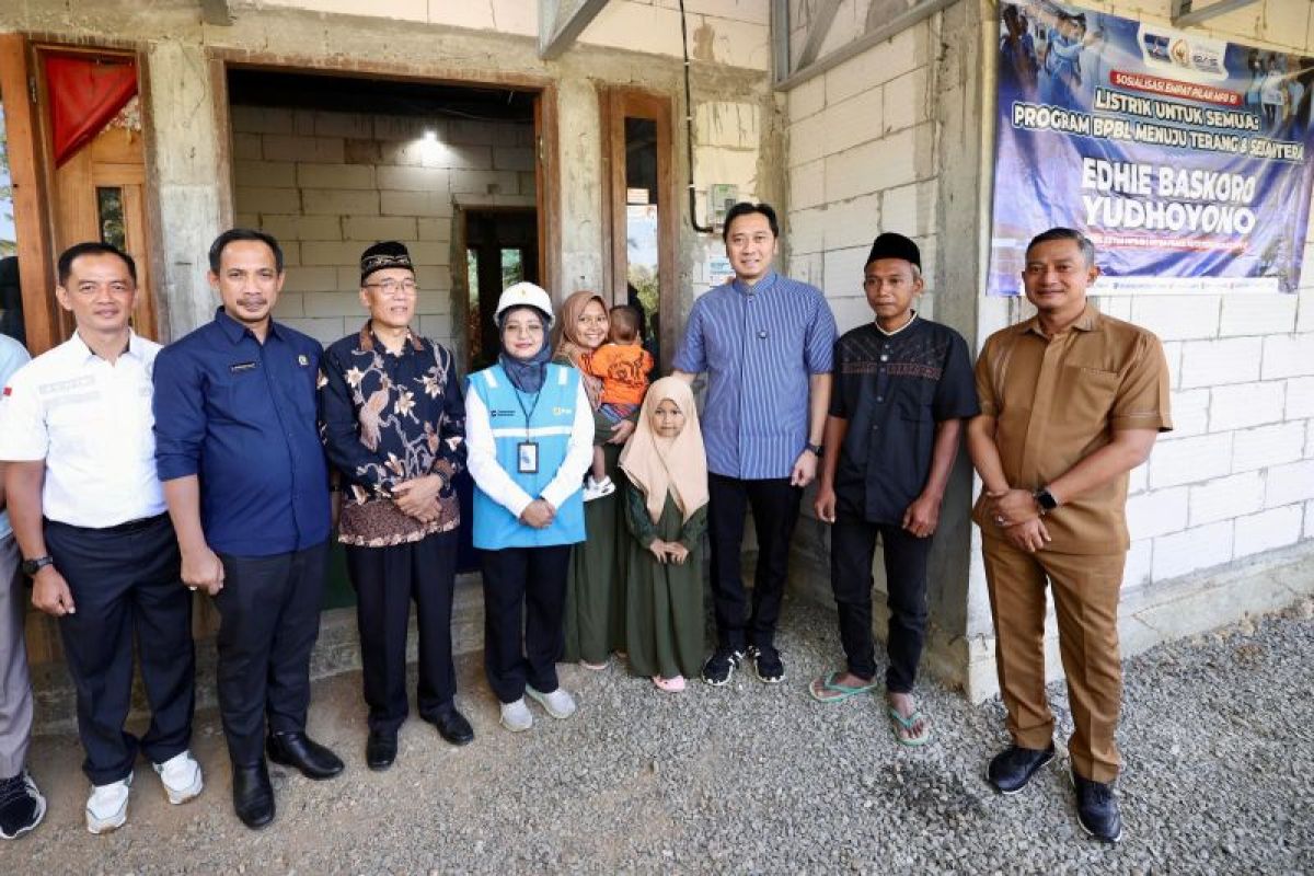 Ibas kawal BPBL agar seluruh rumah di Pacitan menikmati listrik
