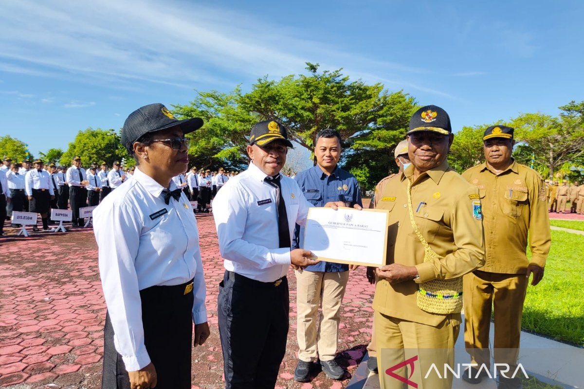 Dominggus: CPNS dan PPPK harus siap ditugaskan di mana saja - ANTARA News Papua Tengah