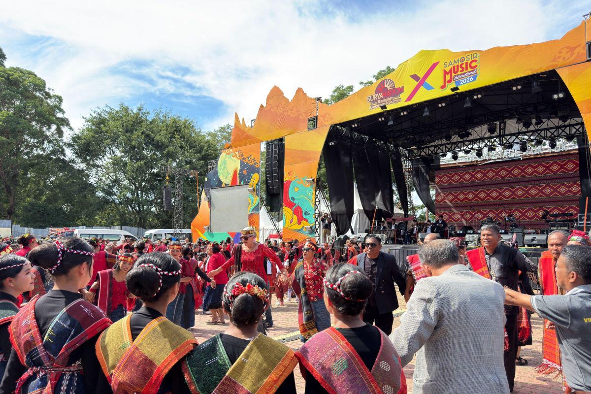Yonatan Pandelaki napak tilas budaya di Samosir Music International