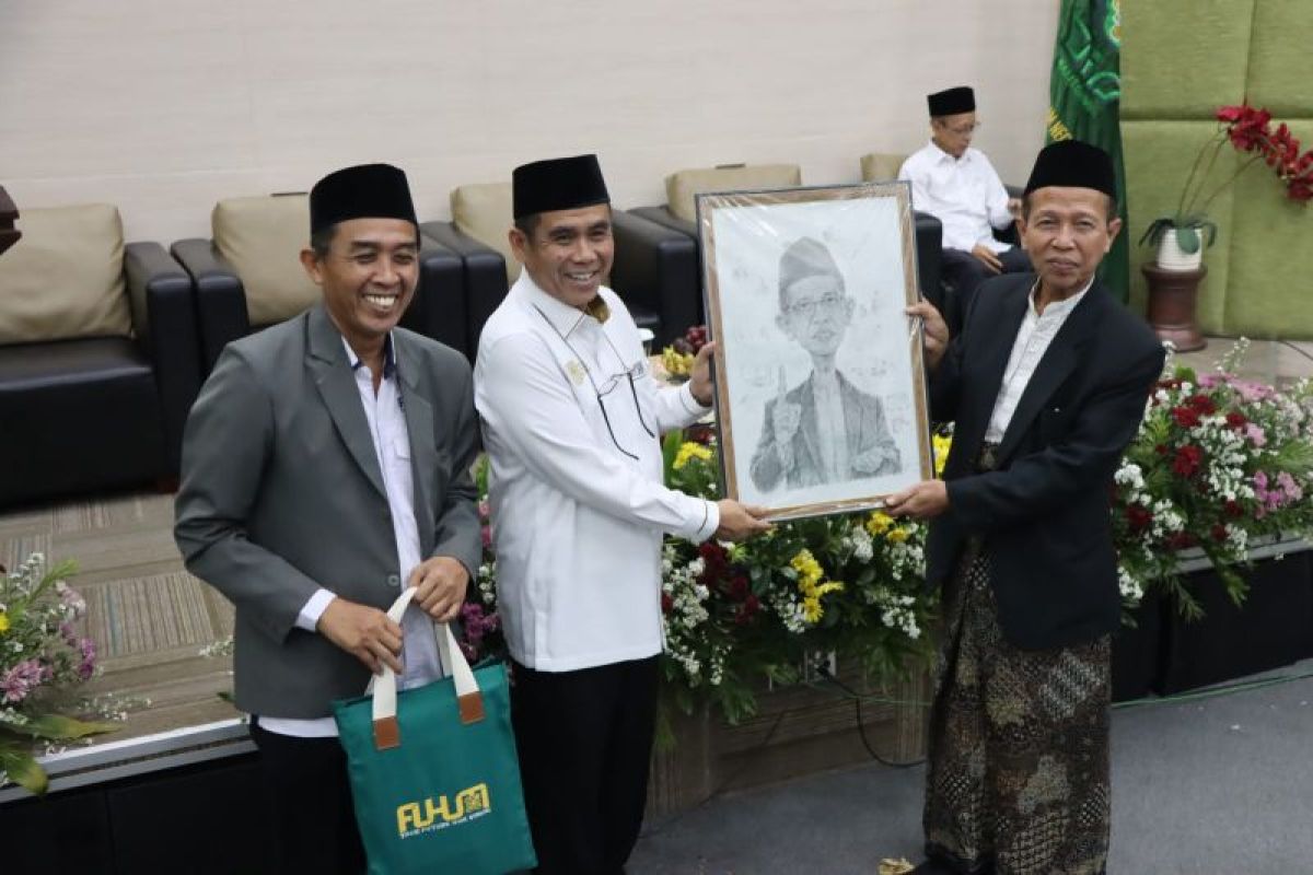 Jejak pengabdian 70 tahun Prof. Erfan Soebahar diabadikan dalam buku biografi, UIN Walisongo gelar seminar dan launching