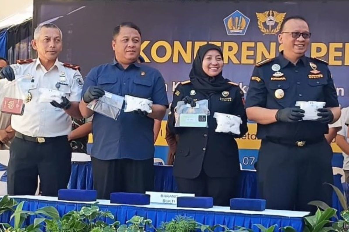 Bea Cukai Makassar Gagalkan Penyelundupan 1 Kg Sabu asal Malaysia