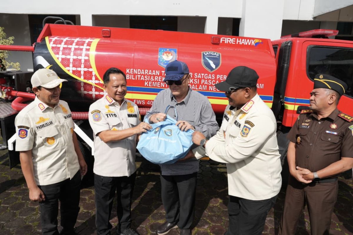 Mendagri serahkan satu unit Fire Hawk untuk Pemkab Bener Meriah