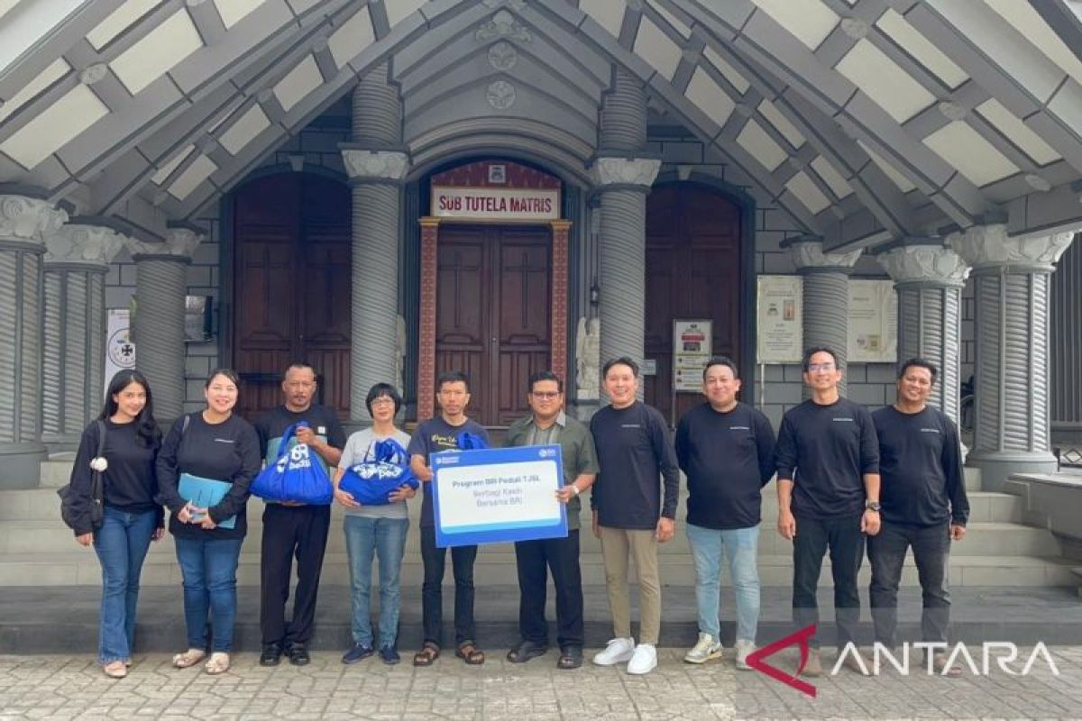 BRI Palembang salurkan 500 paket sembako untuk enam gereja