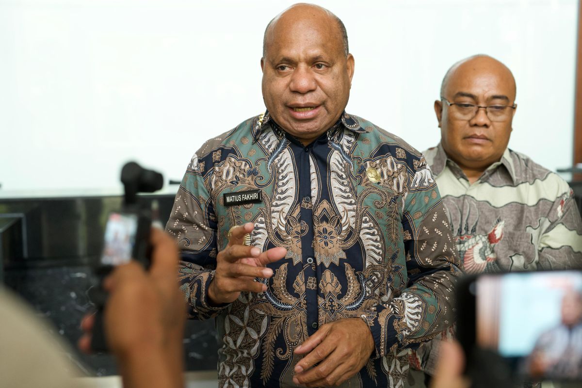 Gubernur Papua sebut pembangunan jalan darat Jayapura-Nabire jadi prioritas konektivitas