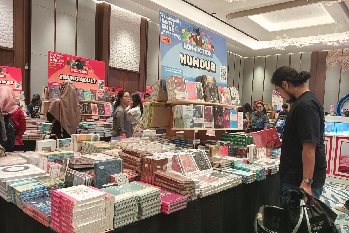 Ribuan Buku Impor Menggoda Semarang: Apa Harga Diskon 95% Sebenarnya?