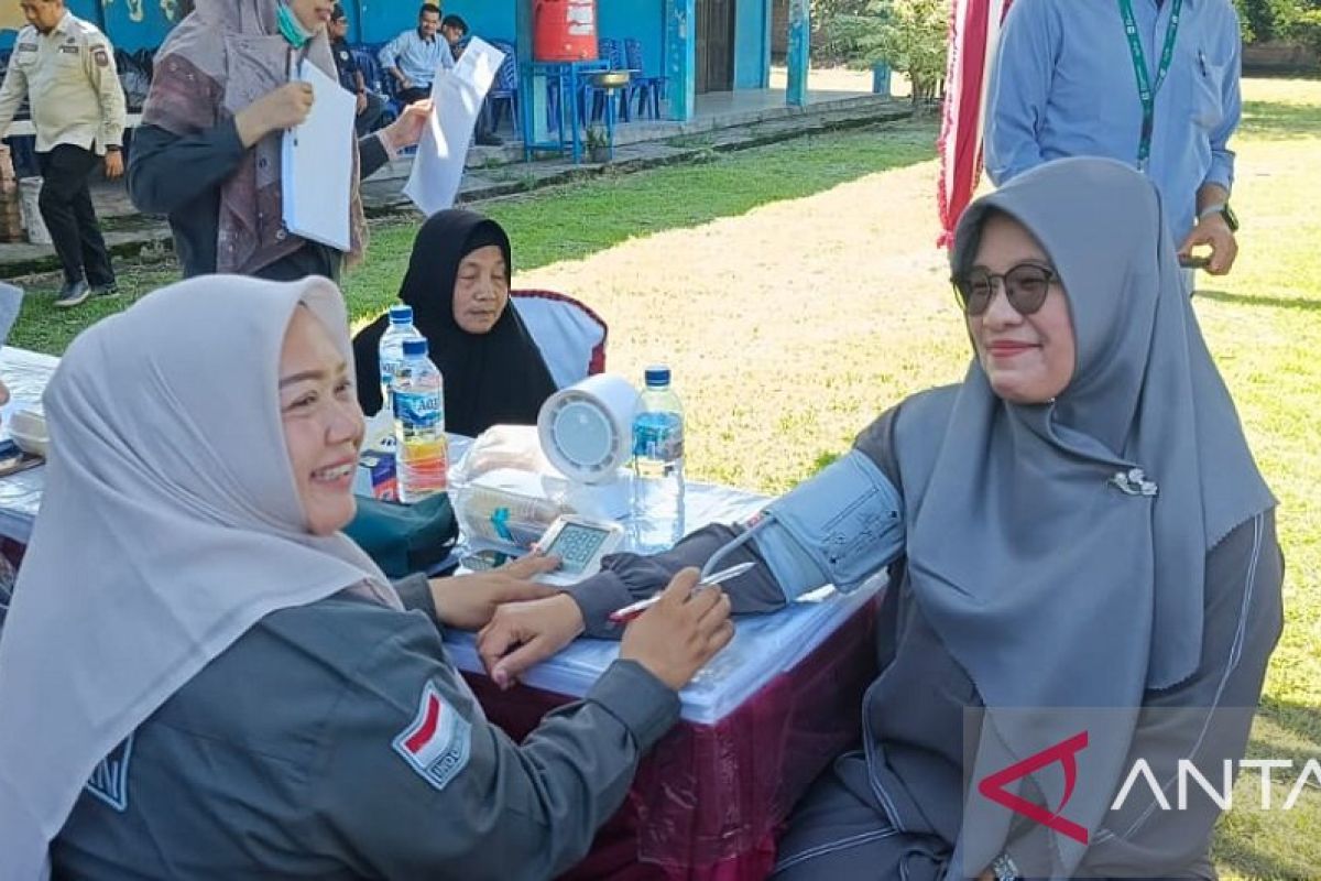 Apical gelar pemeriksaan kesehatan dan pengobatan gratis bagi masyarakat di Sungai Sembilan