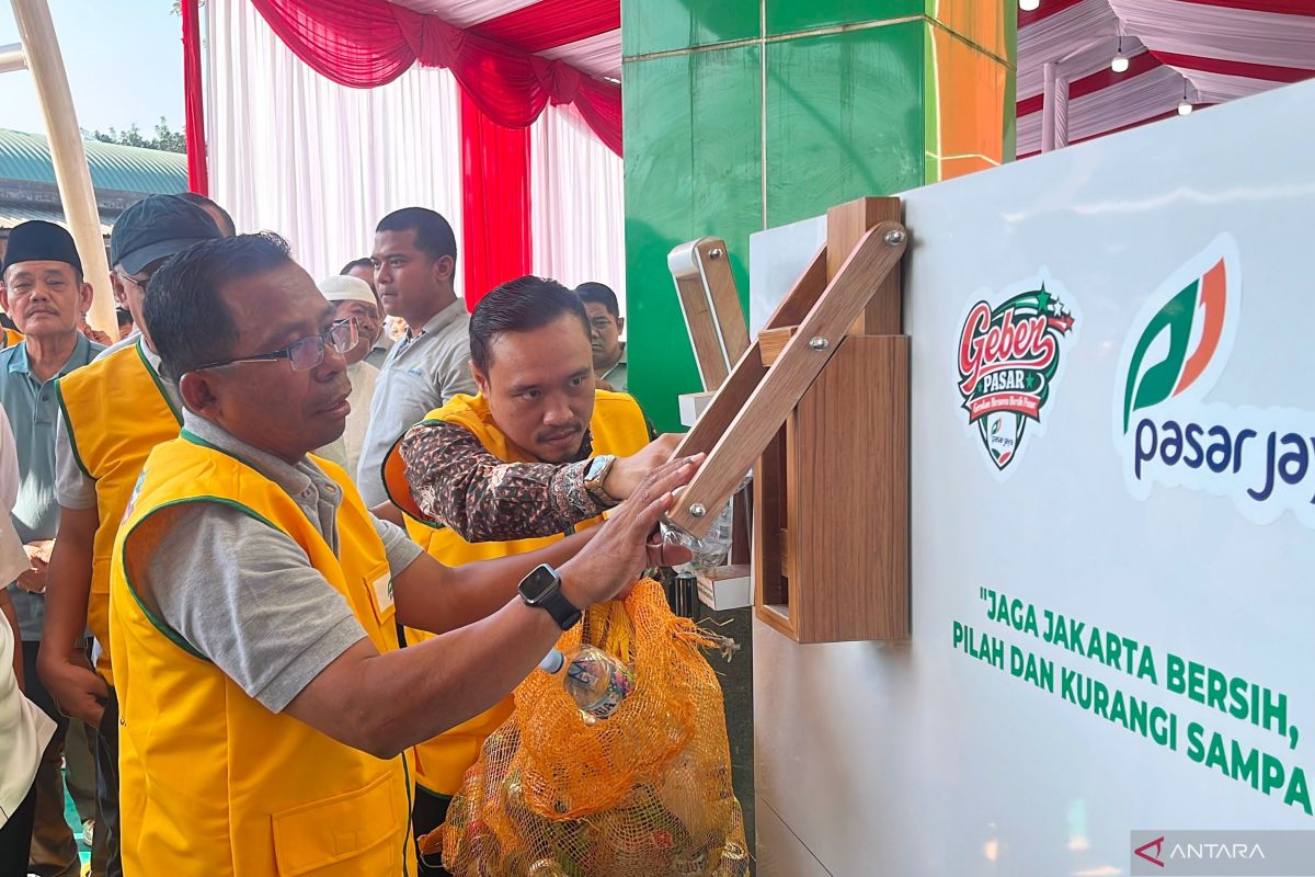 Pasar Jaya luncurkan GEBER untuk wujudkan pasar bersih dan sehat