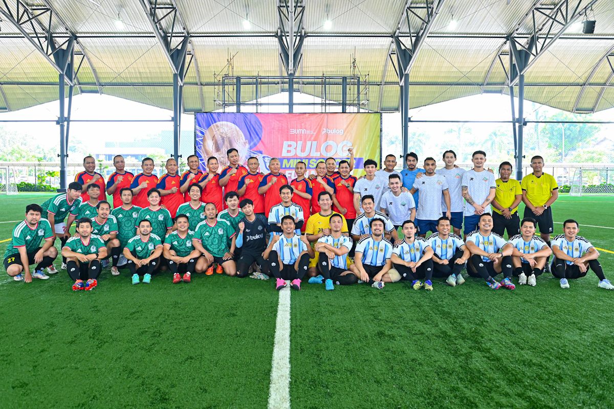 Gimmick Bola dan Selebriti: Strategi Bulog 'Menjual' Narasi Swasembada Pangan