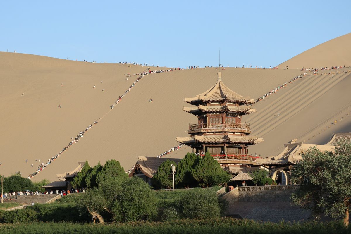 <h2>Ngungkap Misteri Dunhuang: Ora Mung Oase, Nanging Pusat Geopolitik Kuno Saka Jalur Sutra</h2>