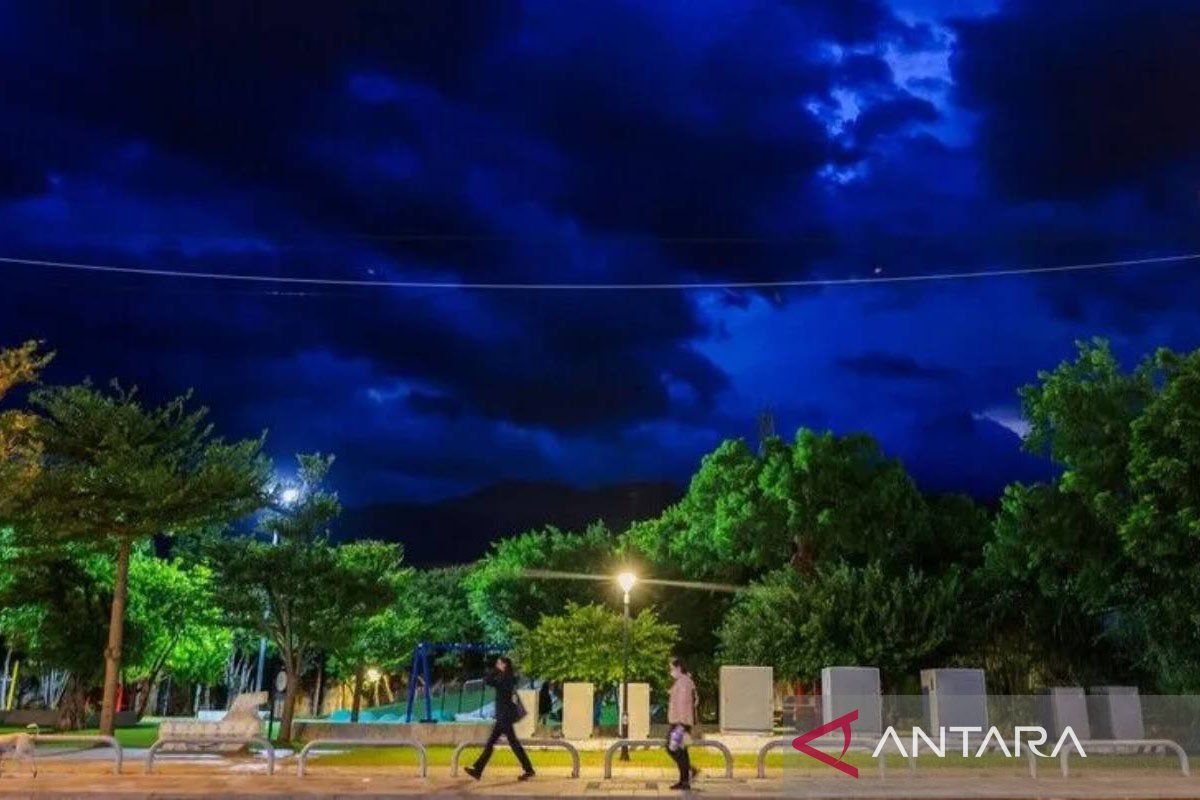 Topan Bavi Mengguncang Asia Timur: Peringatan Banjir, Penutupan Sekolah, dan Risiko Bencana Besar