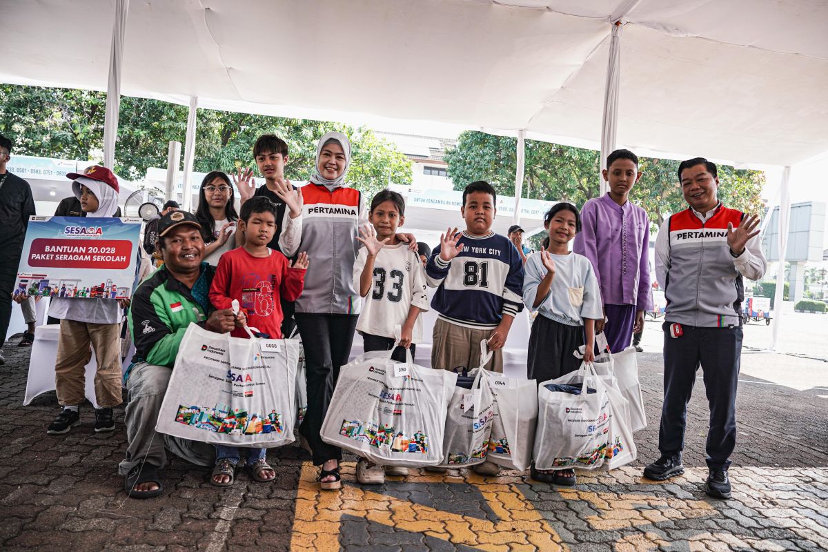 Pertamina Gencarkan Bantuan Sosial: Seragam Sekolah, Sembako Murah, dan Usaha Ultra‑Mikro—Apakah Ini Sekadar CSR atau Strategi Bisnis Baru?