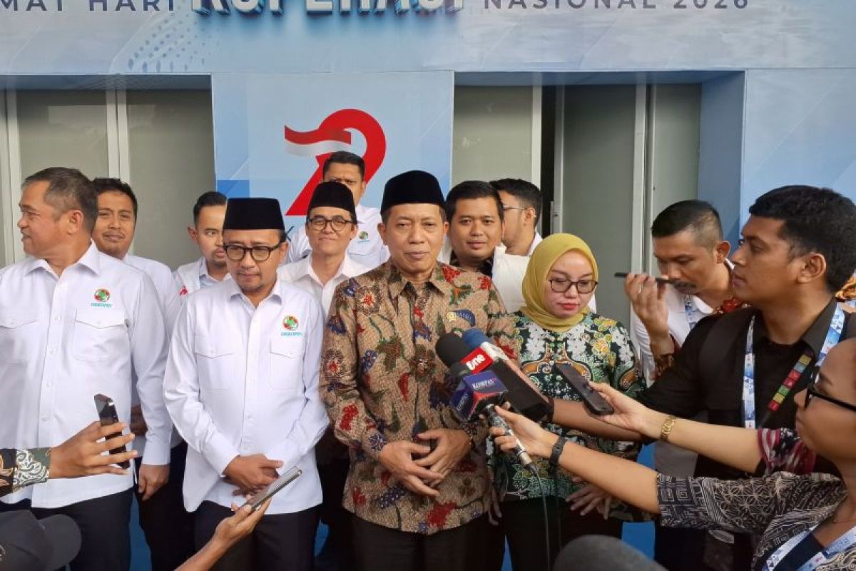 Menteri Koperasi Ferry Ngajukeun Rencana KDMP Resmi pikeun Ngatur CPO jeung PLTS di Agustus 2026: Janji Gedé Atawa Ngan Panggung Politik?