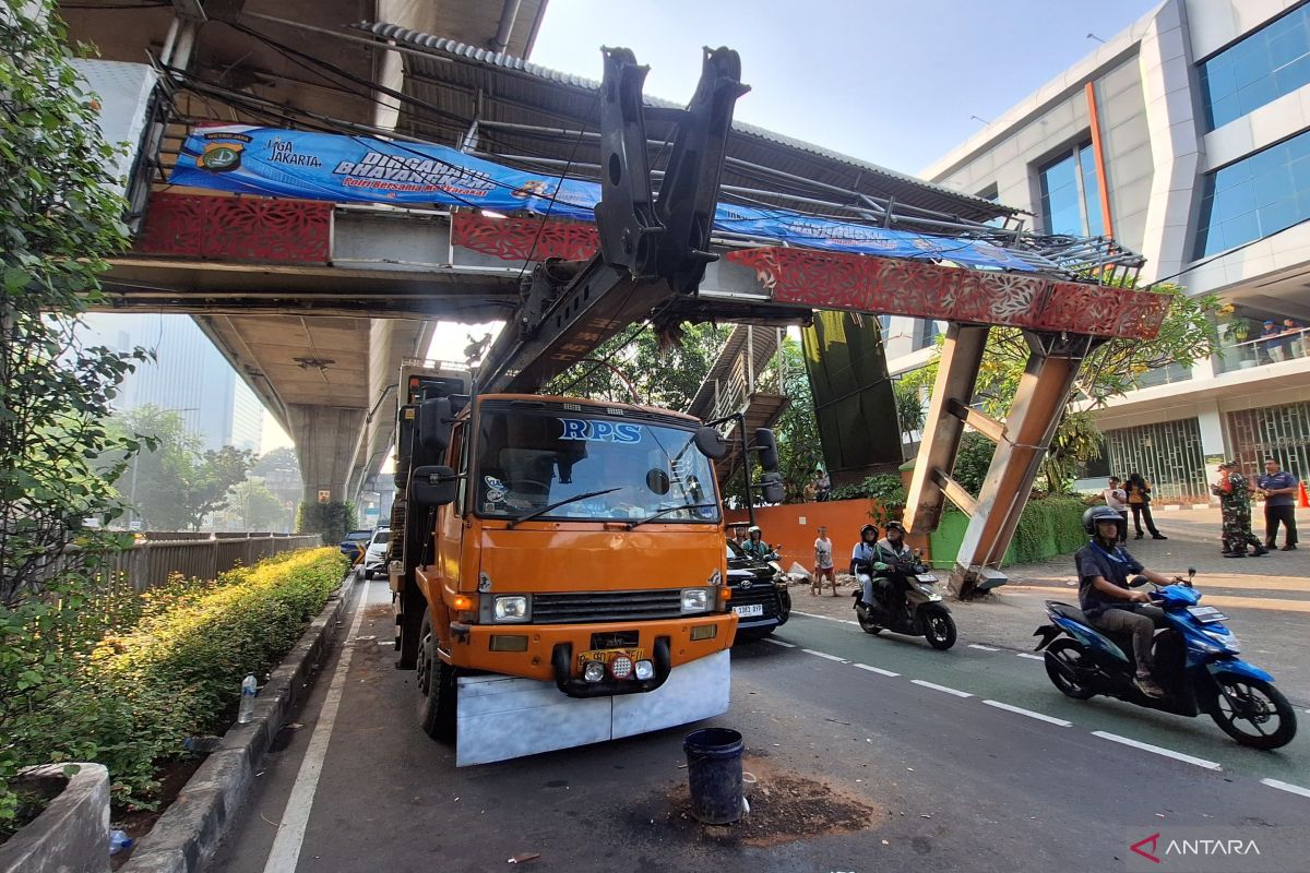 JPO Tendean Hancur Dihantam Truk: Ketika Navigasi Ponsel Mengalahkan Akal Sehat dan Keselamatan Publik