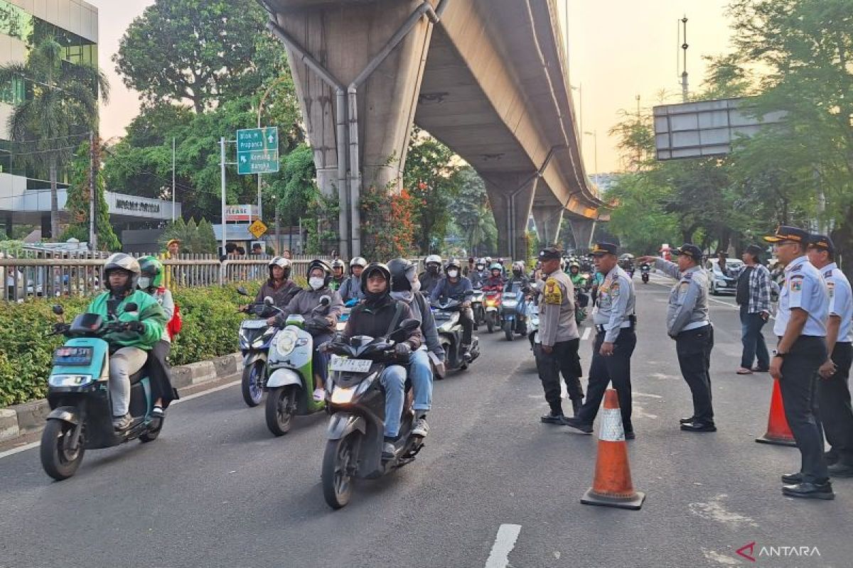 Truk Tabrak JPO Tendean: Lalu Lintas Dibuka, Namun Masalah Infrastruktur dan Penegakan Hukum Masih Membayangi