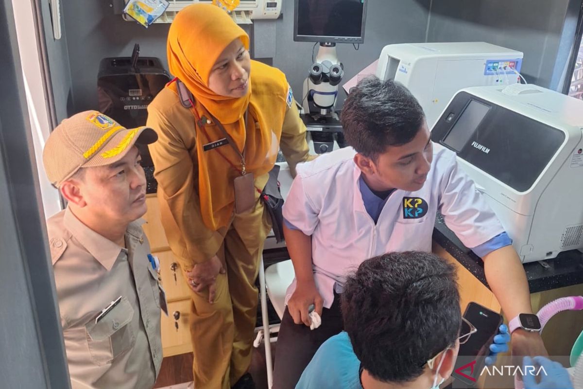 Mobil klinik hewan keliling di Jaktim layani 30 hewan