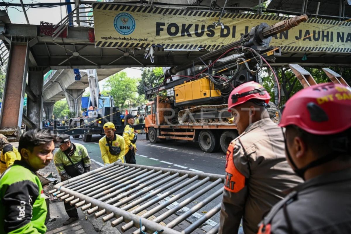 JPO Tendean Runtuh Akibat Kelalaian Sopir Truk: Jalan Kapten Tendean Kini Terbuka, Tapi Siapa yang Bertanggung Jawab?