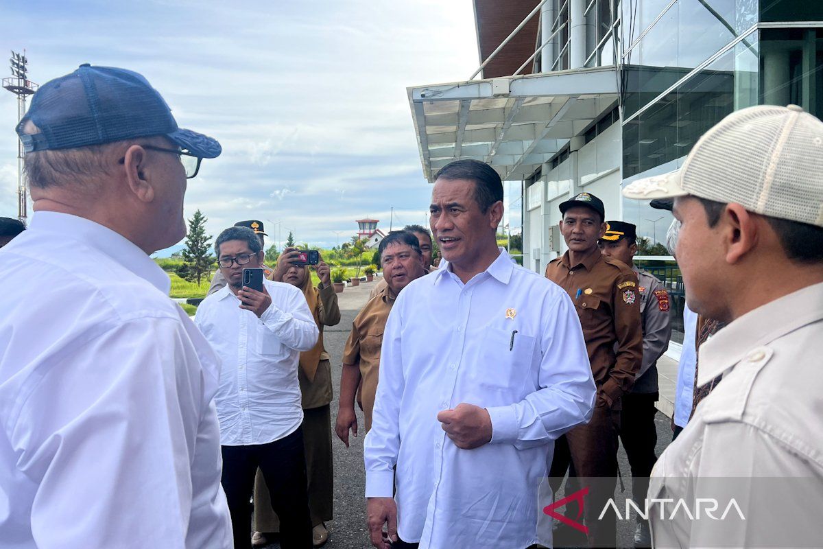 Menteri Pertanian Serahkan Rp1 Miliar untuk Masjid Bener Meriah: Bantuan Darurat atau Politik Patronase?