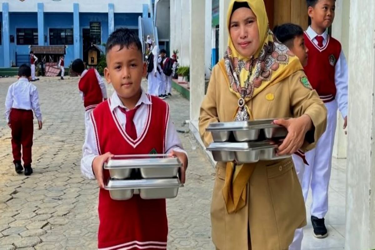 Disdik Barut pastikan pembagian makanan bergizi di SDN 5 Melayu berjalan lancar