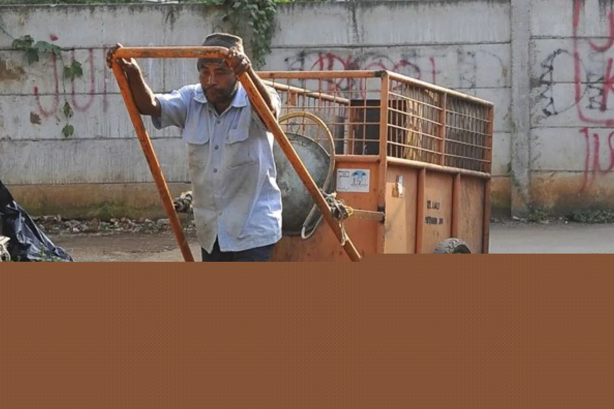 Jaksel edukasi pengangkut sampah agar pemilahan dimulai dari gerobak