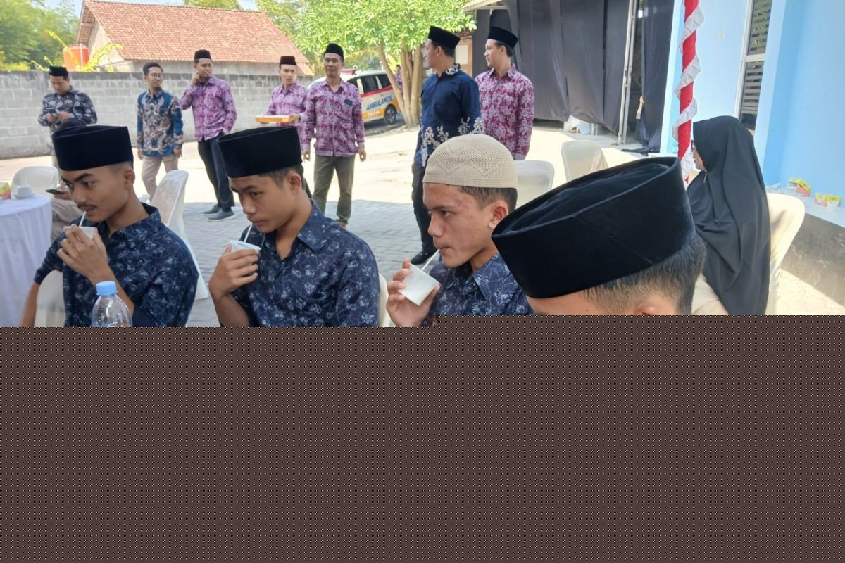 Bakom: Gerakan minum susu perkuat Program MBG - ANTARA News Gorontalo