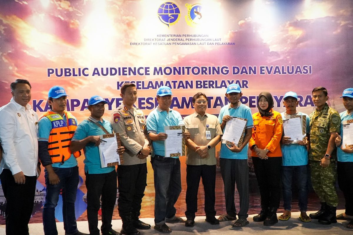 Kemenhub perkuat keselamatan nelayan lewat bantuan 150 jaket pelampung