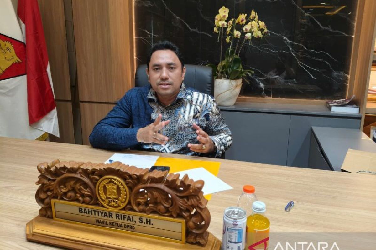 DPRD Surabaya dukung camat dan lurah miliki "hotline" pengaduan
