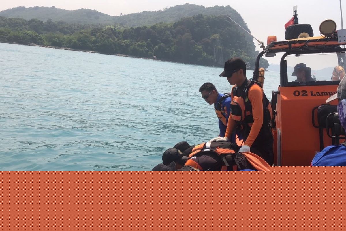 Tim SAR evakuasi mayat tanpa identitas di perairan Bakauheni