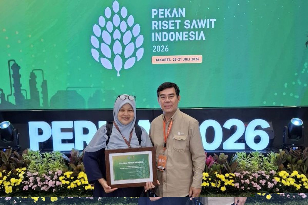 LPPM Unhas meraih penghargaan tata kelola riset sawit