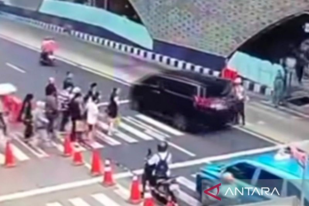 Terobos lampu merah, Polisi konfrontasi pemilik Alphard dan sekuriti