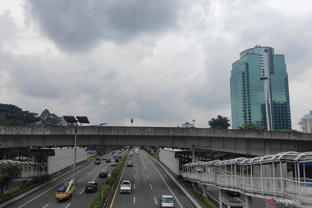 Sabtu, BMKG: Mayoritas kota besar alami berawan-hujan ringan