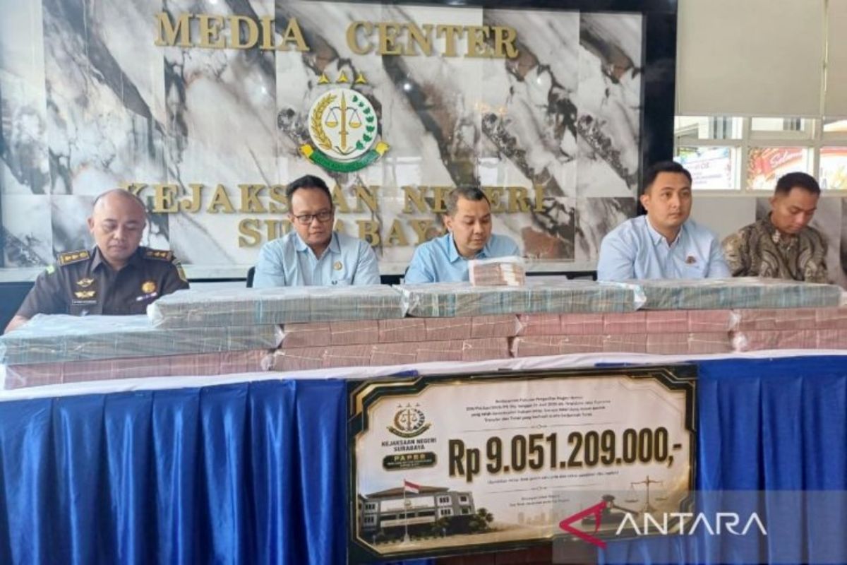 Kejari Surabaya setor Rp9,05 miliar hasil rampasan TPPU judi online