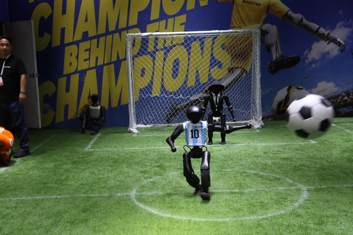 China protes keras larangan AS impor robot humanoid