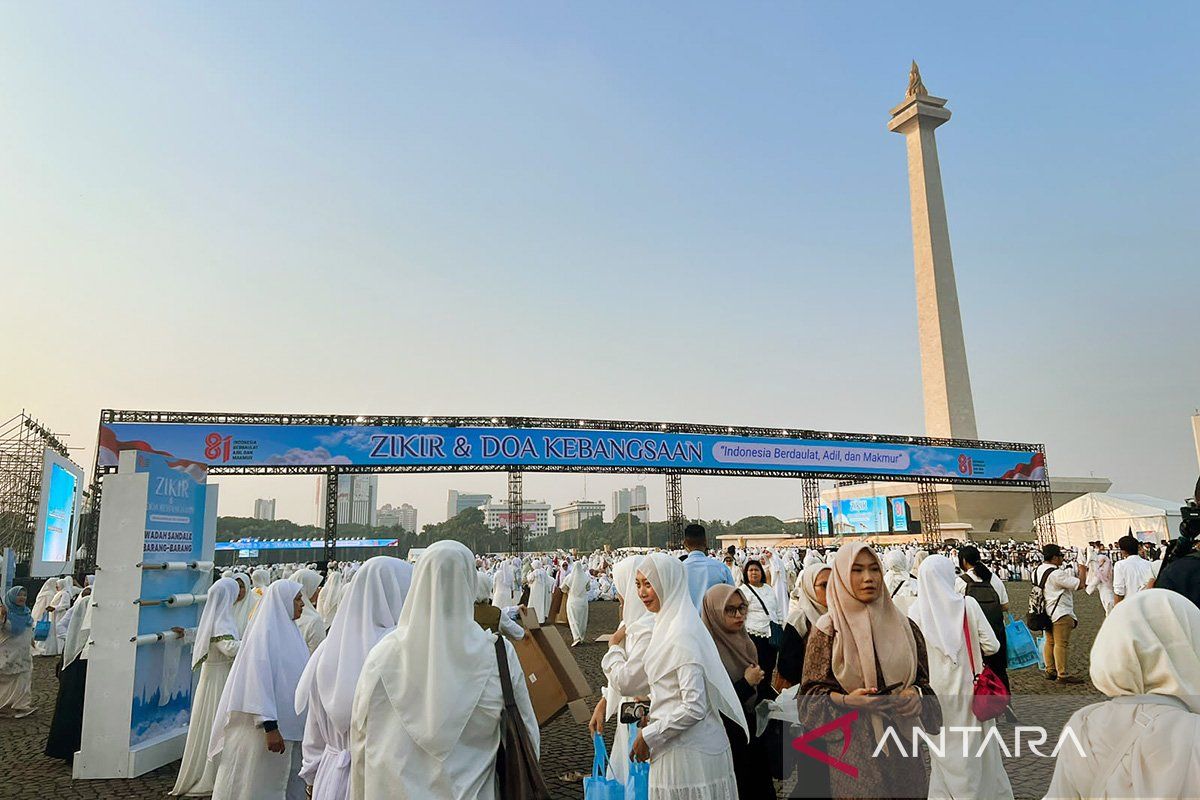 Jamaah lintas agama hadiri Zikir dan Doa Kebangsaan di Monas