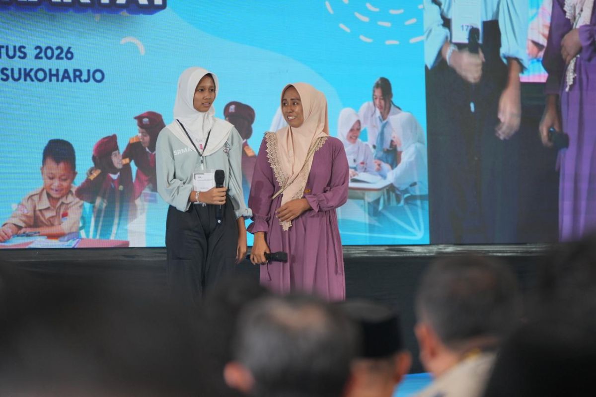 Kisah haru Lia Maharani saat pertama pakai seragam baru Sekolah Rakyat
