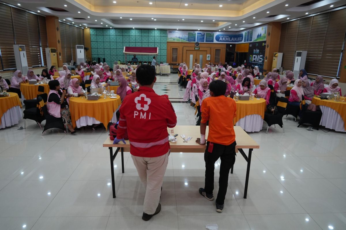 Srikandi PLN UID Sulselrabar cetak 100 perempuan siaga bencana