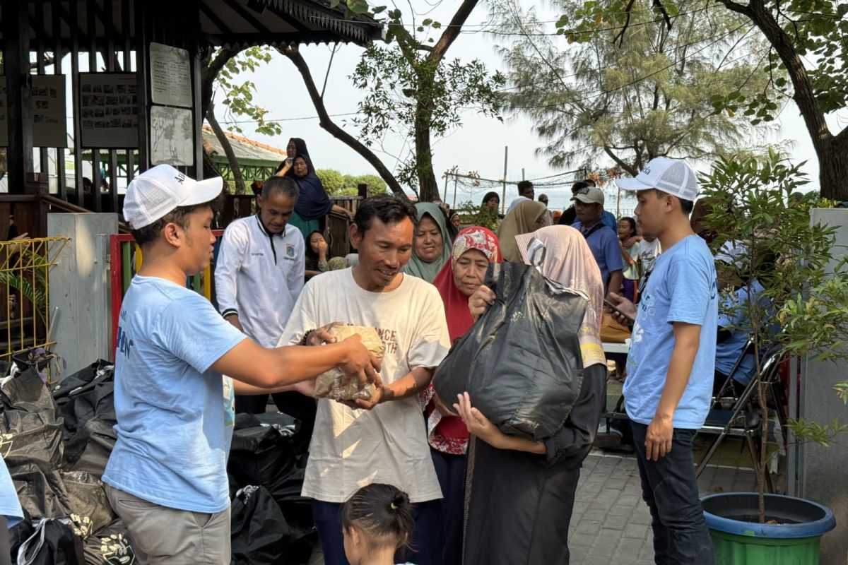 The Antheia Project salurkan ratusan paket sembako di Kepulauan Seribu