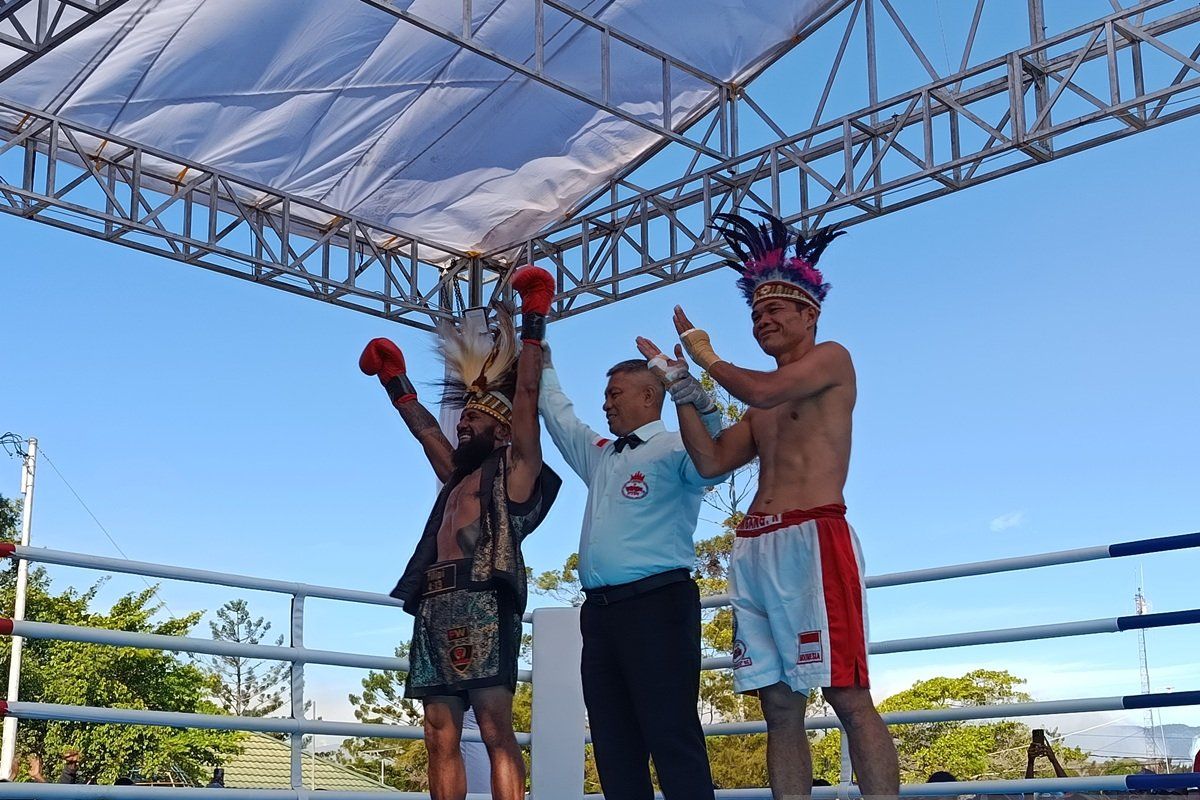 Juara WBC Geisler Ap menang TKO atas Bambang Rusiadi